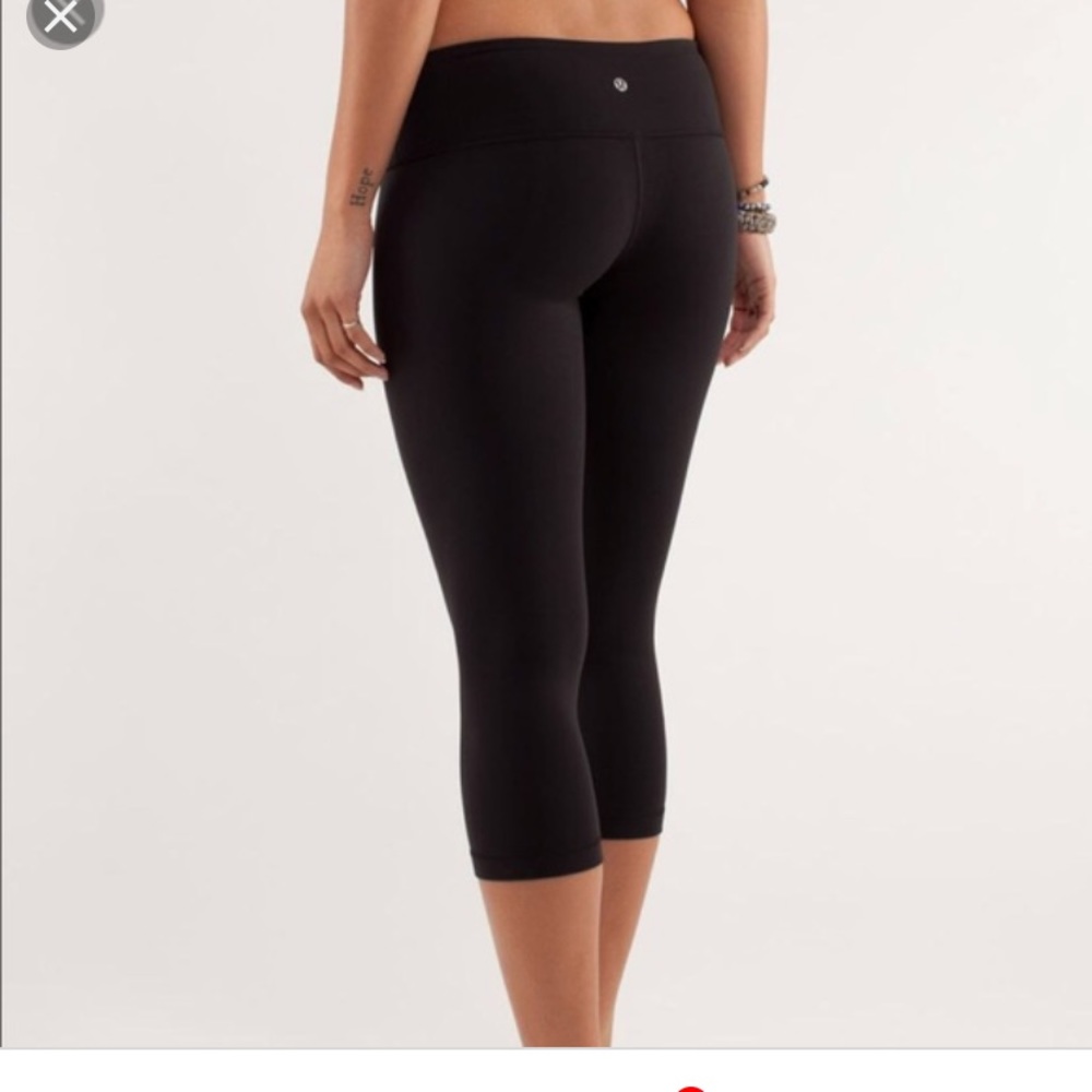 FINAL DAY SALE - Lululemon Wunder Under Cropped